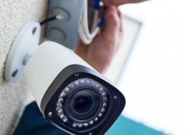 فحص وتنظيف العدسات